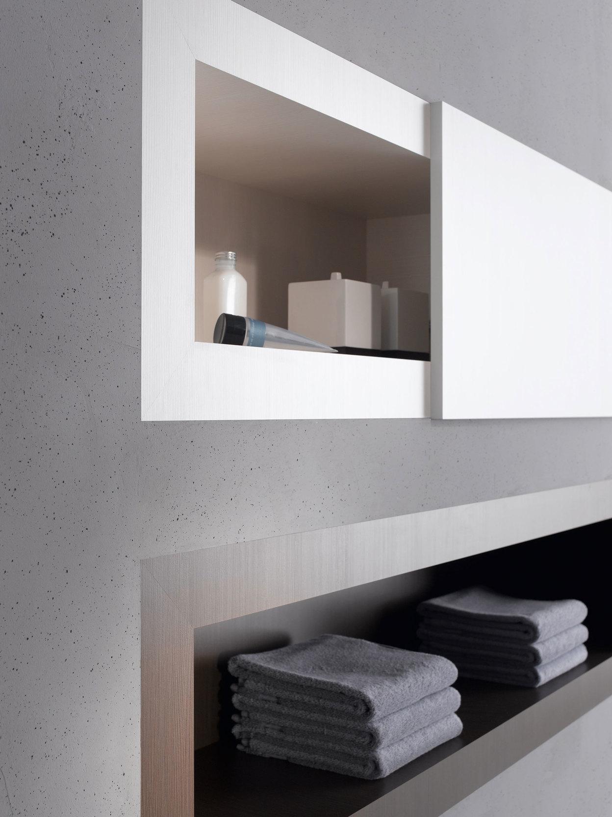 Einbauregal für Badezimmer Geschlossenes und offenes eingelassenes Regal in Badezimmerwand